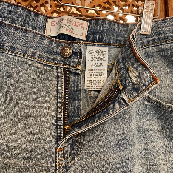 🚺 Levi’s mid rise straight jeans - Picture 6 of 8